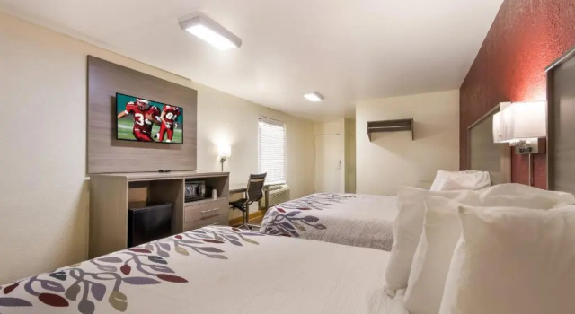 Четырёхместный номер Deluxe Red Roof Inn Crestview