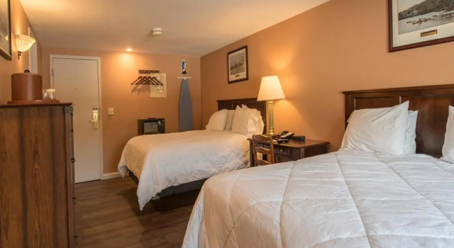 Четырёхместный номер Standard Shawnee Inn and Golf Resort