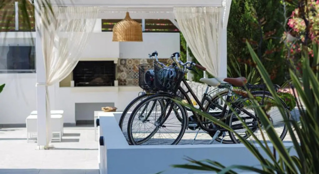 Chara Sensory Luxury Villa with Heated Pool & Gym, By ThinkVilla, Забронировать Вилла Отели Милопотамос с бассейном, Бассейн