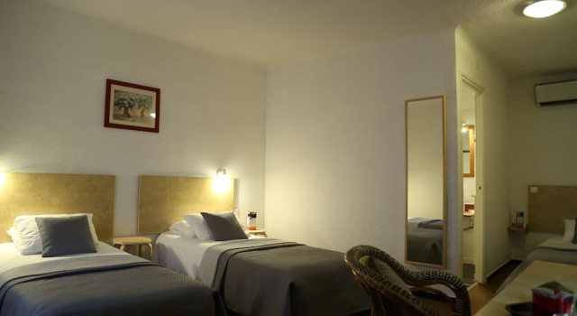 Трёхместный семейный номер Standard Hôtel Concorde Béziers