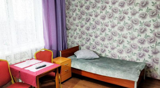 Кровать в общем номере Камелот