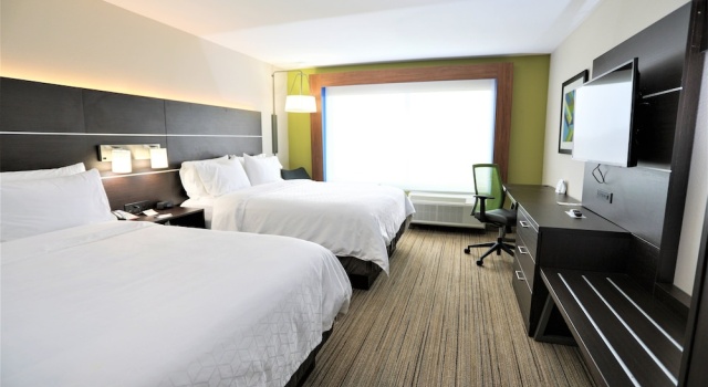 Четырёхместный люкс Holiday Inn Express & Suites Forney