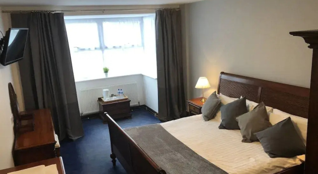 The Clee Hotel - Cleethorpes, Grimsby, Lincolnshire, Забронировать Отель Отели Гримсби 3 звезды, рядом с Blundell Park, 3*