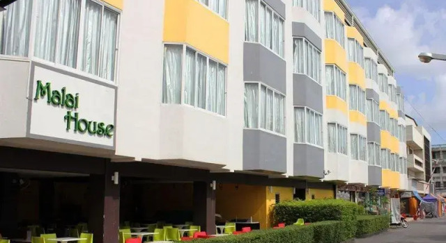 Madam House, Забронировать Отель Карон Бич Пхукет