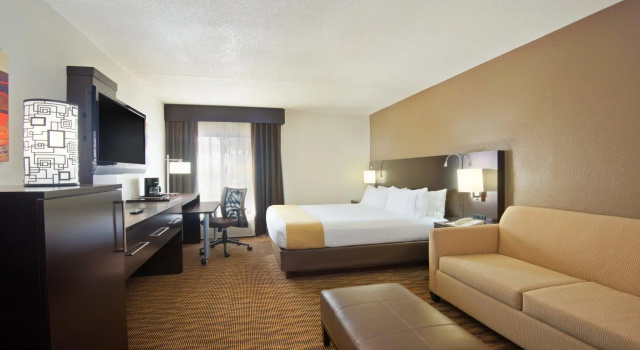 Номер Standard Holiday Inn Express Hotel & Suites Colby by IHG