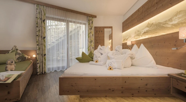 Люкс Deluxe Apart Central – Premium Mountain&Garden
