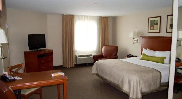 Двухместный номер Deluxe Candlewood Victoria by IHG