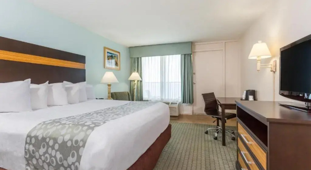 Номер Standard с видом на океан Ramada Plaza by Wyndham Nags Head Oceanfront
