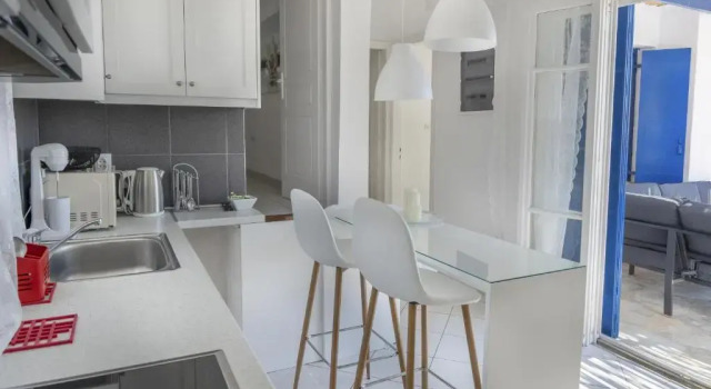 Konstantinos and Eleni's Apartment, 予約 アパートメント Koundouros Kea