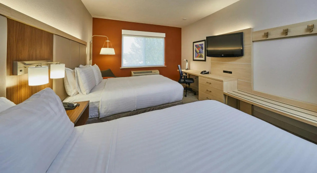 Четырёхместный номер Standard Holiday Inn Express Hotel & Suites Medford-Central Point by IHG