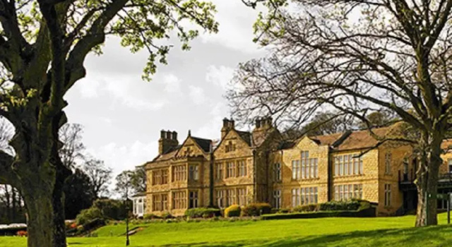Четырёхместный номер Standard Hollins Hall Hotel, Spa & Golf