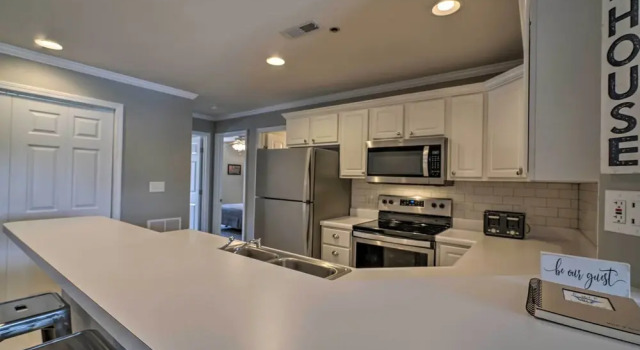 Chic Lakefront Condo w/ Lake & State Park Views!, Rezervovat Hotel Osage Beach Lake of the Ozarks