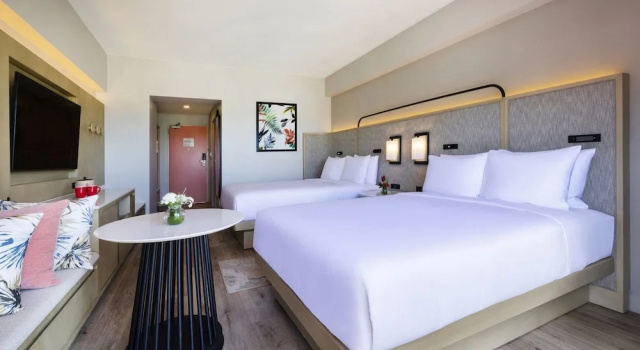 Номер Standard с балконом Crowne Plaza Resort Saipan