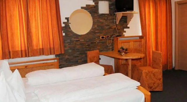 Двухместный номер Classic с балконом и с видом на горы Hotel Ciamol
