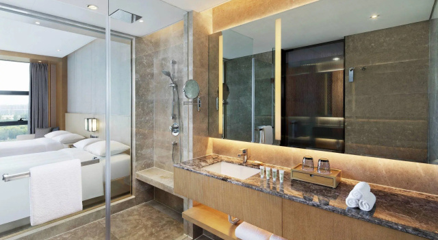 Четырёхместный номер Standard Courtyard by Marriott Zhengzhou Airport