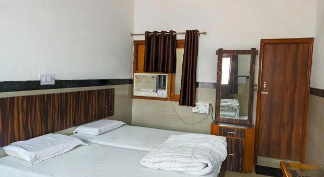 Hotel Goverdhan - Walking to Raja Ki Mandi Railway and 3km from ISBT, Забронировать Отель Агра штат Уттар-Прадеш