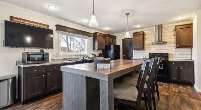 Коттедж Sunsets & Serenity: Port Clinton Waterfront Stay 3 Bedroom Home