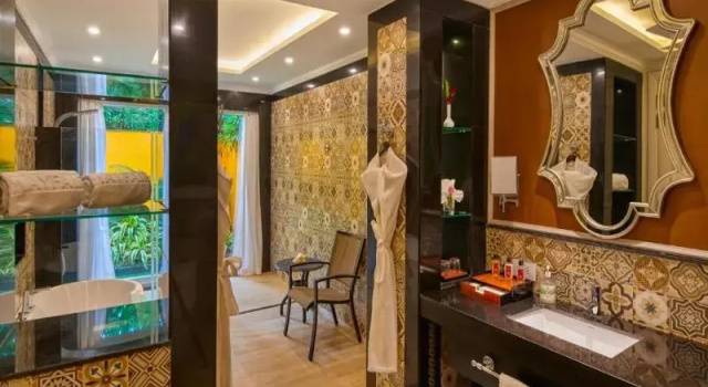 Двухместный номер Standard с балконом MAYFAIR Lake Resort