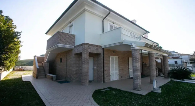 M58 - Marcelli, nuova villetta con giardino, Varaa Hotelli Numana 