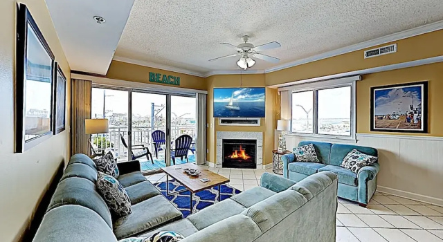 New Listing! Ocean-view W/ Rooftop Pool 4 Bedroom Condo