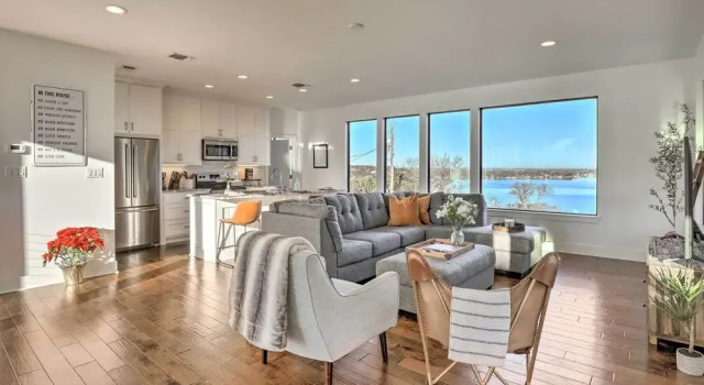 Modern 'lakeview Hilltop Retreat' w/ Game Garage!, Rezervasyon Tatil Evi Granbury 