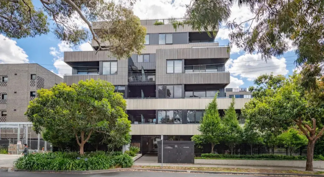 StayCentral - Hawthorn East - Study, 2 Car spaces