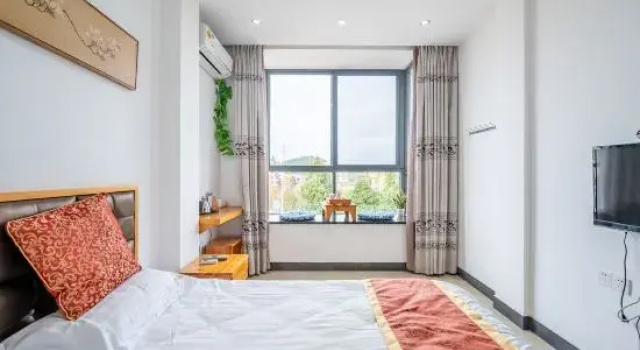 Люкс с 5 комнатами с балконом Linjia Bieyuan Inn