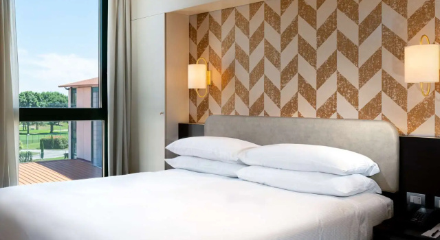 Номер Standard Doubletree by Hilton Milan Malpensa Solbiate Olona