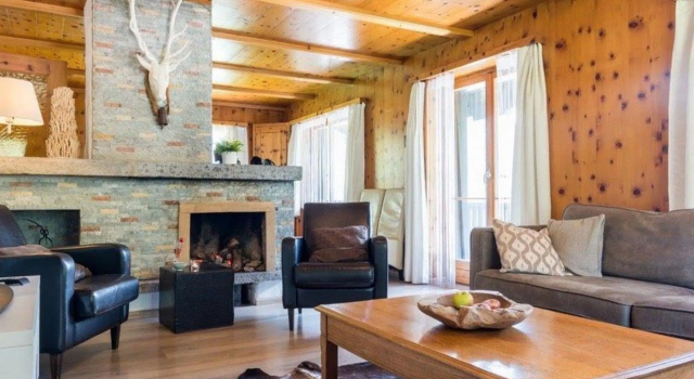 Alpine Chalet in Fieschertal, Забронировать Шале Отели Goms с парковкой, Парковка