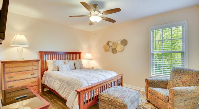 Central High Point Home < 1 Mi to Downtown!, Забронировать Дом для отпуска Виллы Хай-Пойнта, Вилла