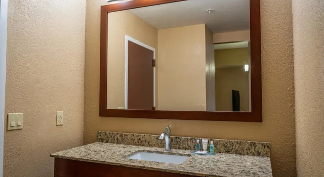 Четырёхместный люкс Comfort Inn & Suites Lakeland North I-4