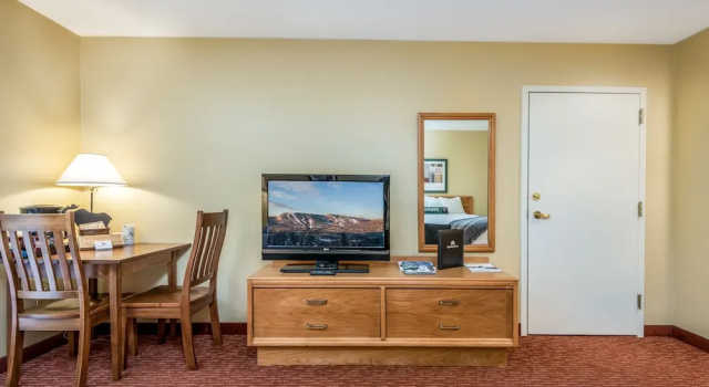 Четырёхместный номер Standard Grand Summit Hotel