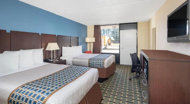 Четырёхместный номер Standard Travelodge by Wyndham Savannah Area/Richmond Hill