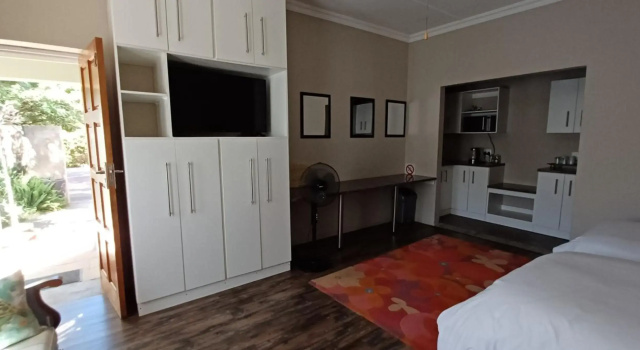 Garden Court B&B, Забронировать Гостевой дом Куинстаун провинция Восточный Кейп, рядом с Lukhanji Mall