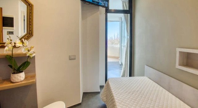Одноместный номер Economy с балконом и с частичным видом на море Hotel Colorado Cesenatico