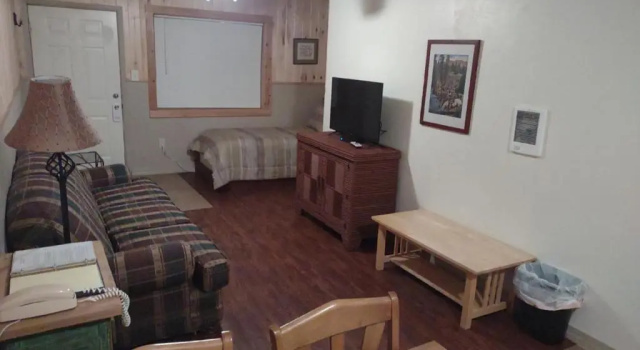 Люкс с 2 комнатами Rocky Mountain Inn