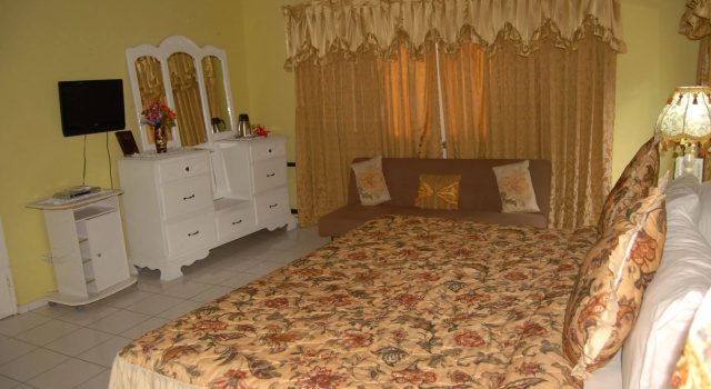 Pink Hibiscus Bed and Breakfast, Забронировать Гостевой дом Отели Окрестностей Монтего-Бей с завтраком, Завтраки