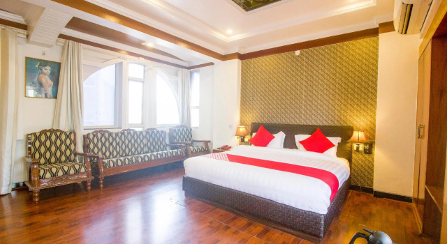 OYO Flagship 14803 Hotel Silver Inn, Забронировать Отель Отели Насик с завтраком, рядом с Sundarnarayan Temple, Завтраки