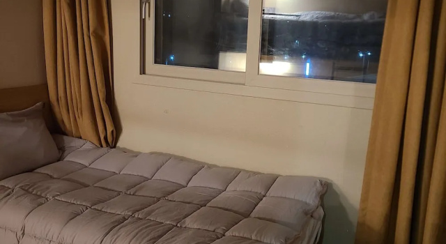 Кровать в общем номере (мужской номер) Nice Cat Hotel & Guest House