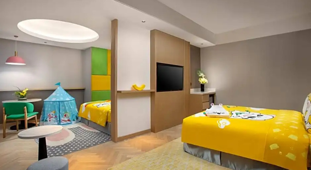 Двухместный семейный люкс c 1 комнатой Holiday Inn Shanghai Dishui Lake by IHG