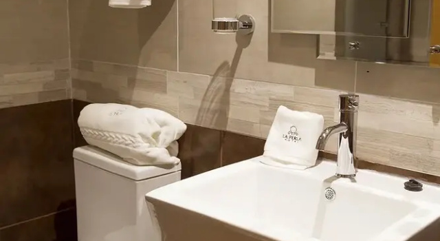 Трёхместный номер Standard с балконом и с видом на парк La Perla Hotel