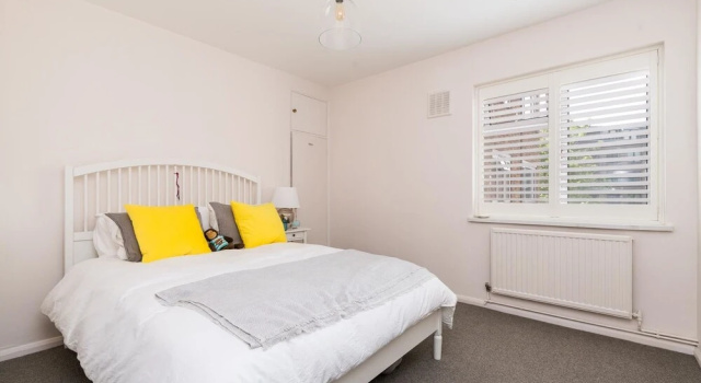 NEW 3BD Flat in the Heart of Richmond Town Centre, Забронировать Отель Отели Ричмонд-апон-Темс 3 звезды, 3*