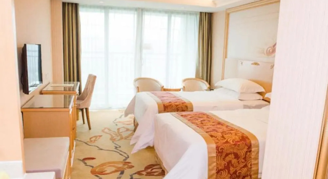 Двухместный номер Deluxe Vienna Hotel Qingyuan Taihe Ancient Cave