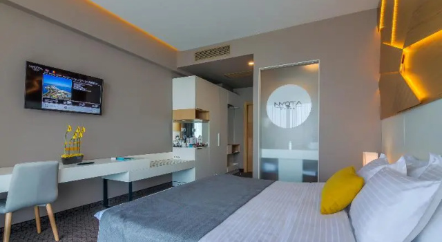 Двухместный номер Superior с балконом Nyota Hotel & Conference Center