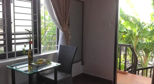 Семейный люкс с балконом East West Villa