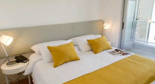 Двухместный номер Standard с балконом Mérit Montevideo Apart & Suites