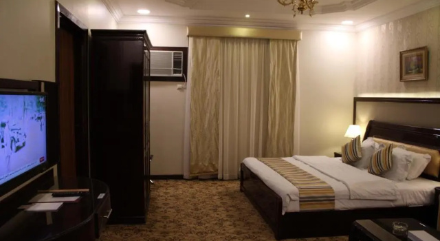 Студия AL Mokhmalia Serviced Apartments