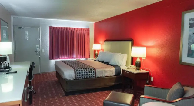 Номер Standard Spencer Inn & Suites