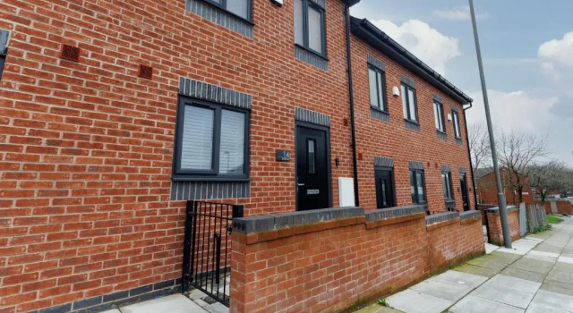 Air Host and Stay - Beautiful new build 3 bedroom house sleeps 5 minutes from LFC 14, Book Hotel Liverpool hoteller med parkering, Parkering