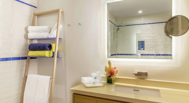 Четырёхместный номер Standard Harbor Club St Lucia, Curio Collection by Hilton